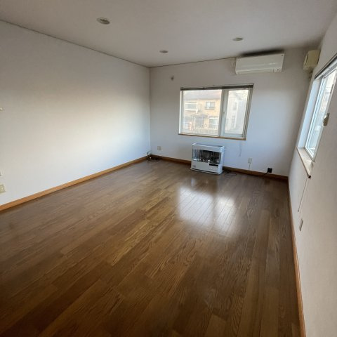 室蘭市東町５丁目16-3の居間・リビング