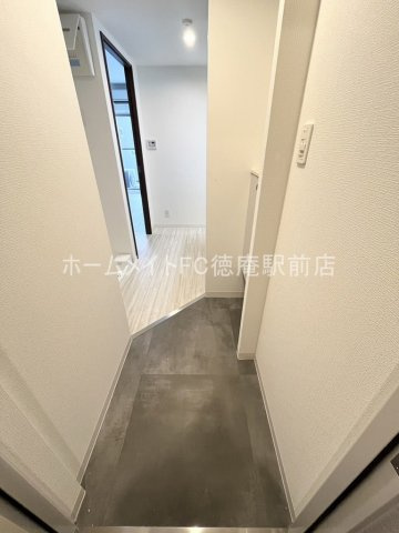 大阪市城東区東中浜１丁目の賃貸マンションの玄関