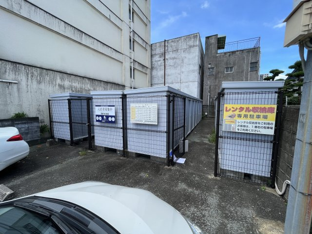レンタル収納庫（中央町）の駐車場