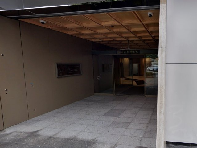 岩﨑吉祥寺ビルのエントランス