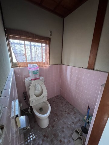 上日置町戸建のトイレ