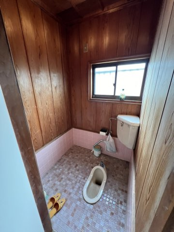 上日置町戸建のトイレ