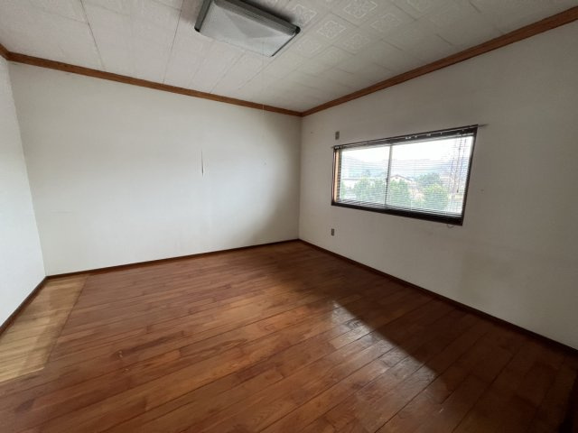 上日置町戸建の洋室