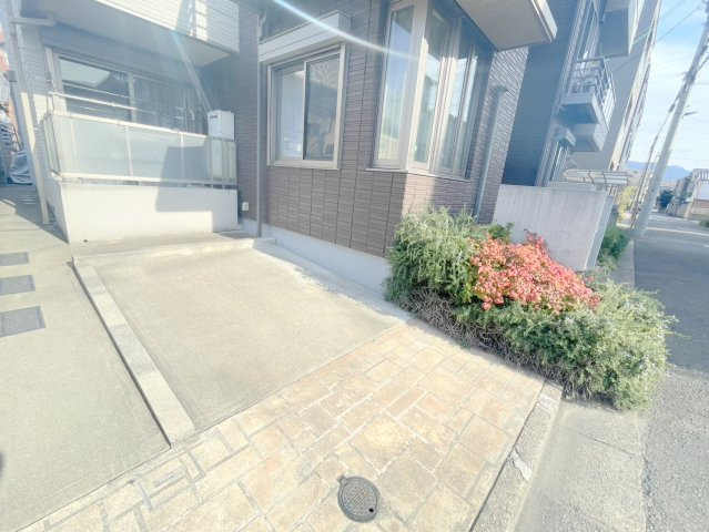 レーヴェ エスポワールの駐車場