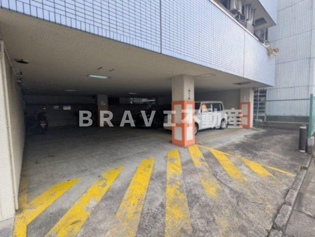 シャローム高井田 BRAVI不動産の駐車場