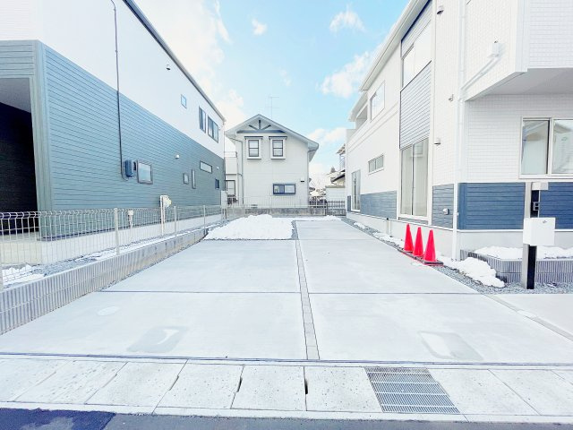 郡山市久留米四丁目　BLOOMING GARDEN　全3棟の駐車場|カースペース3台(車種による)