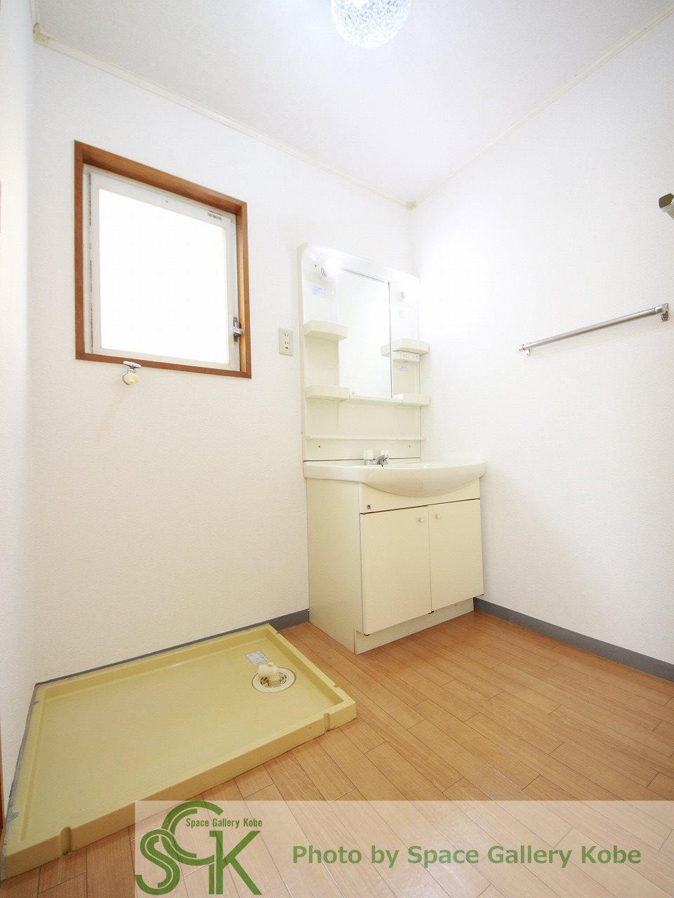 エナール桃山の洗面所|※お部屋により仕様が異なる場合があります。