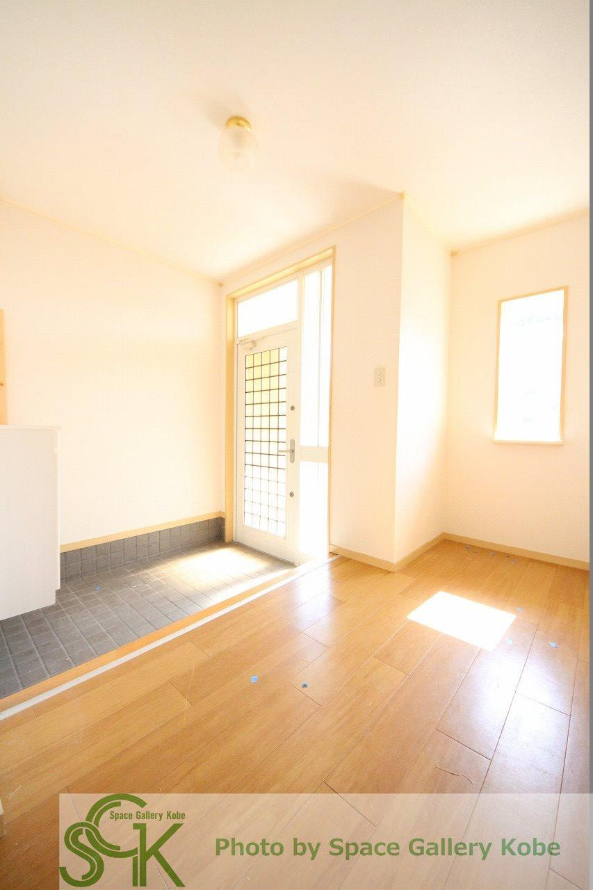 エナール桃山の玄関|※お部屋により仕様が異なる場合があります。