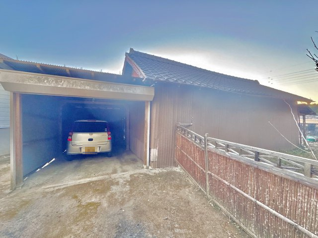 行方市北高岡中古戸建の駐車場