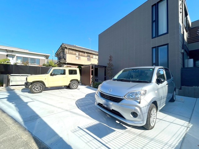 ル・プルニエの駐車場