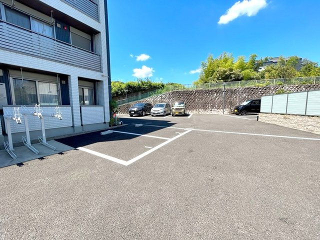 フェリスⅦの駐車場