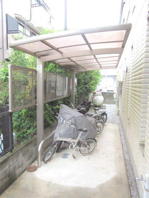 福生ヘーベルメゾンのその他共用部分|★屋根付き駐輪スペース★