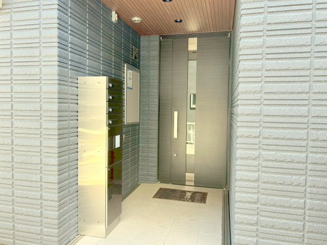 Ｒｅｆｉｎｅｄ　Ｃｏｕｒｔ　立川のエントランス|オートロック