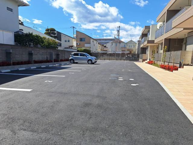 ノアメゾンの駐車場