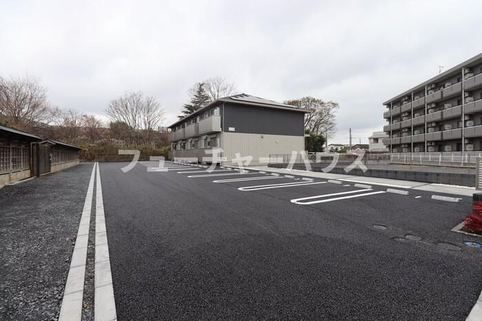 リッシェプレイスの駐車場