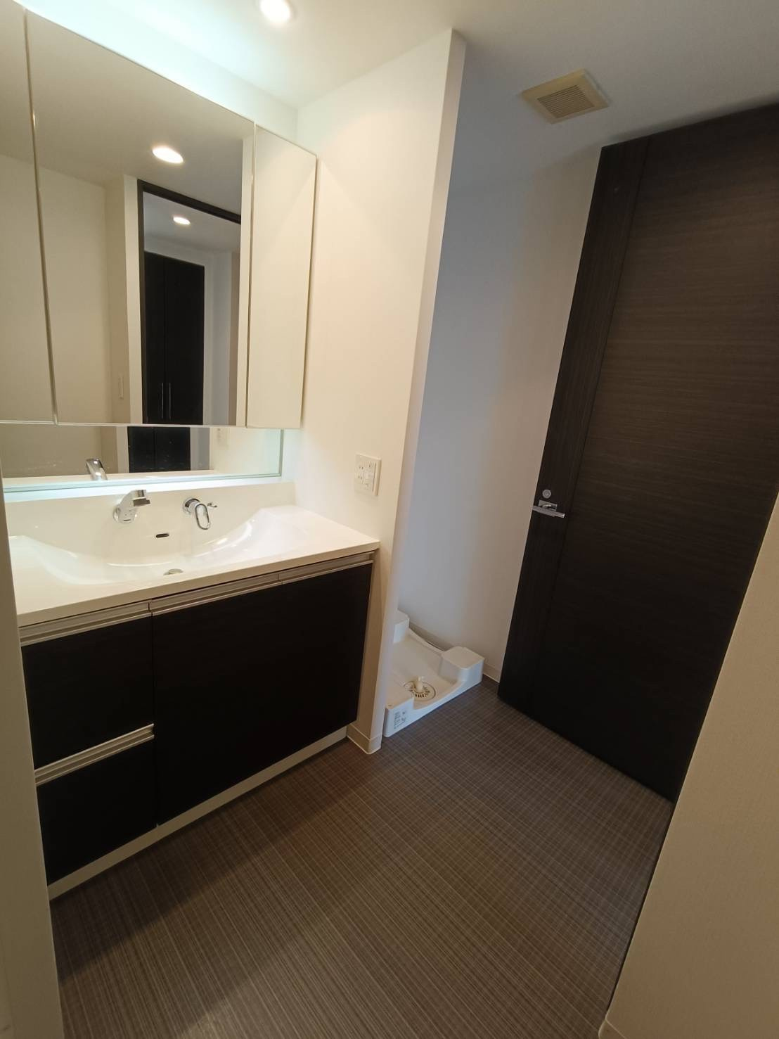 レジデンス梅田ローレルタワーの洗面所|使いやすい洗面所です