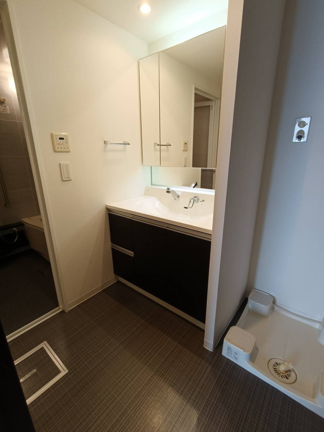 レジデンス梅田ローレルタワーの洗面所|スペースが確保できる洗面所です