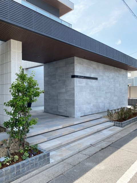 昭島市玉川町２丁目の賃貸マンションのエントランス|エントランス