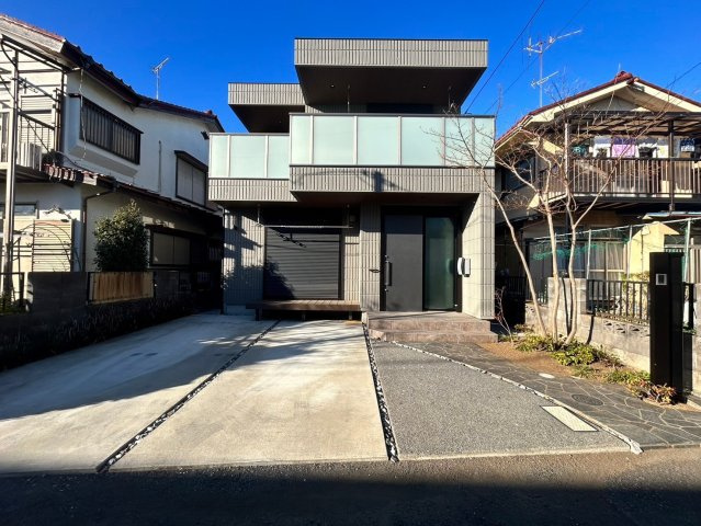 福生市熊川ヘーベルハウスの駐車場