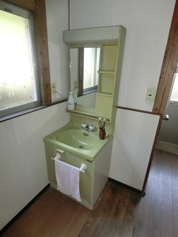 米子市灘町2丁目中古住宅の独立洗面台