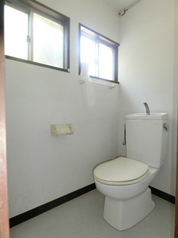 米子市灘町2丁目中古住宅のトイレ