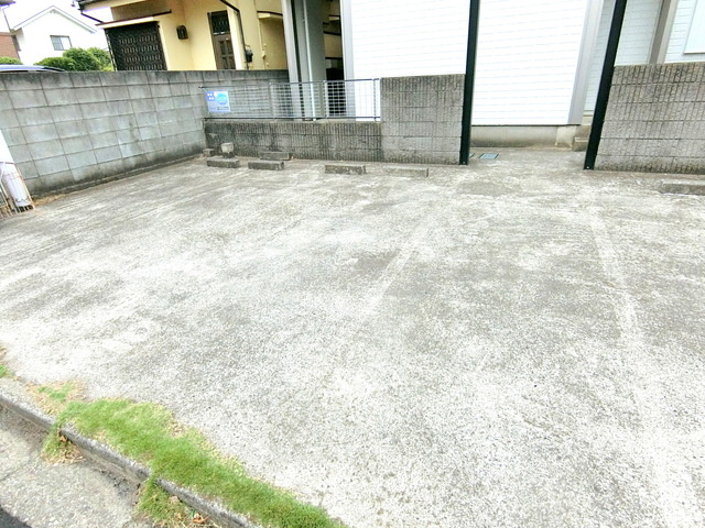 グランデールの駐車場