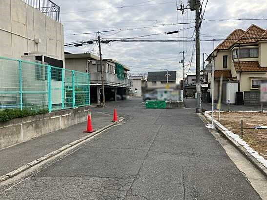 【前面道路含む現地写真】