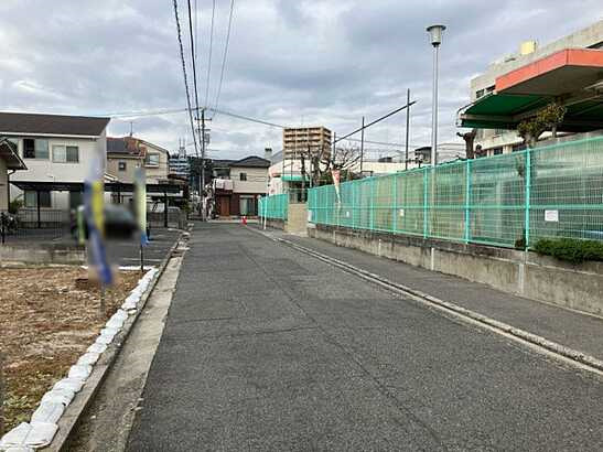 【前面道路含む現地写真】