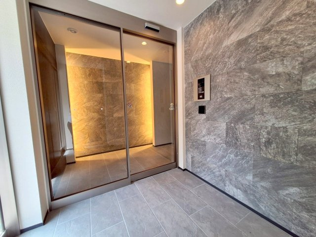 ＣＬＡＩＲ　ＭＡＩＳＯＮ　ＫＵＧＡＹＡＭＡの玄関