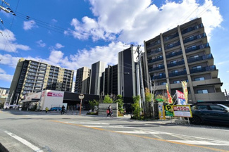 【外観】 | 西鉄・JRのWアクセスも魅力。フィットネスルームやキッズルーム等の居住者用施設が充実しています。ペットOKなので大切な家族も一緒に新生活を始められますよ！