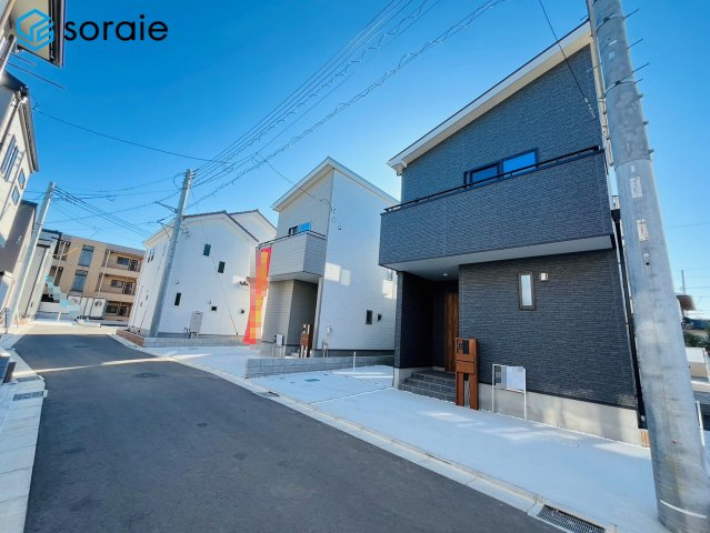 川越市南大塚４丁目　いろどりアイタウンの前面道路含む現地写真