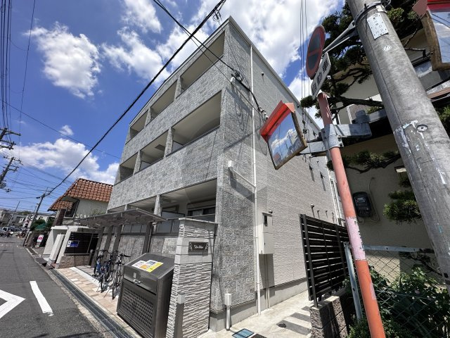 アン・リラの外観
