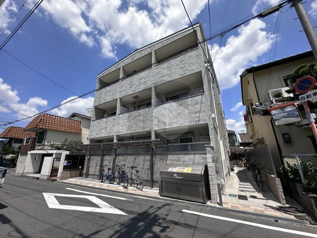 アン・リラの外観