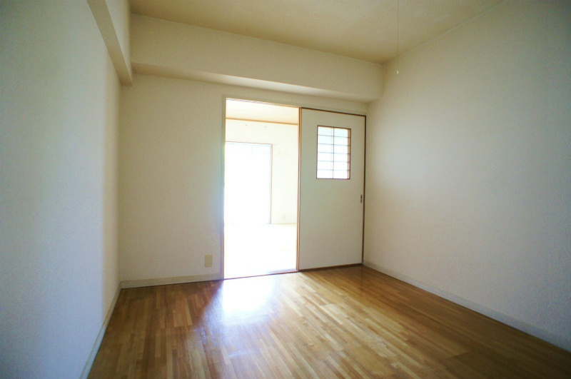 ドエル和泉【10,000円キャッシュバック対象物件】の洋室|コンパクトで使いやすい洋室です