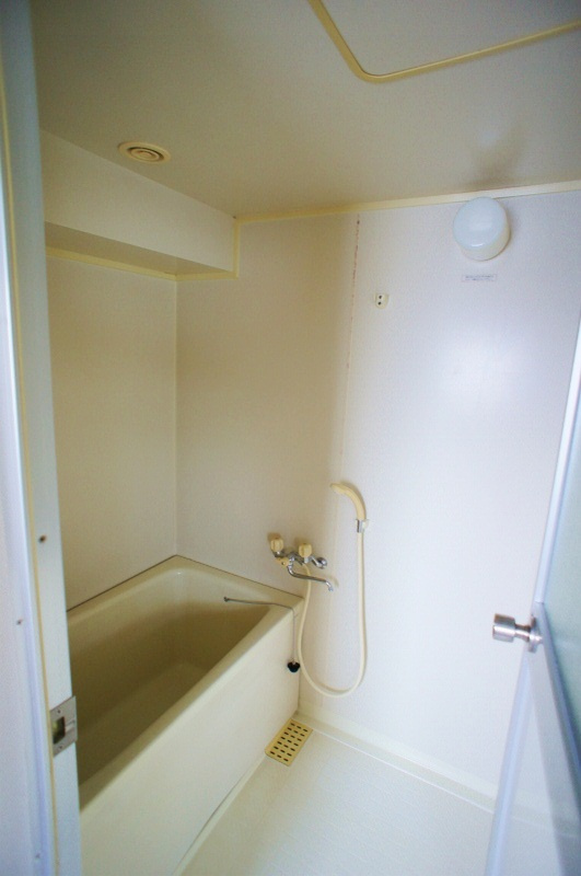 ドエル和泉【10,000円キャッシュバック対象物件】の浴室|お風呂で日々の疲れを落としましょう