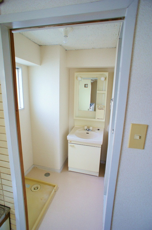 ドエル和泉【10,000円キャッシュバック対象物件】の洗面所|広い洗面スペース