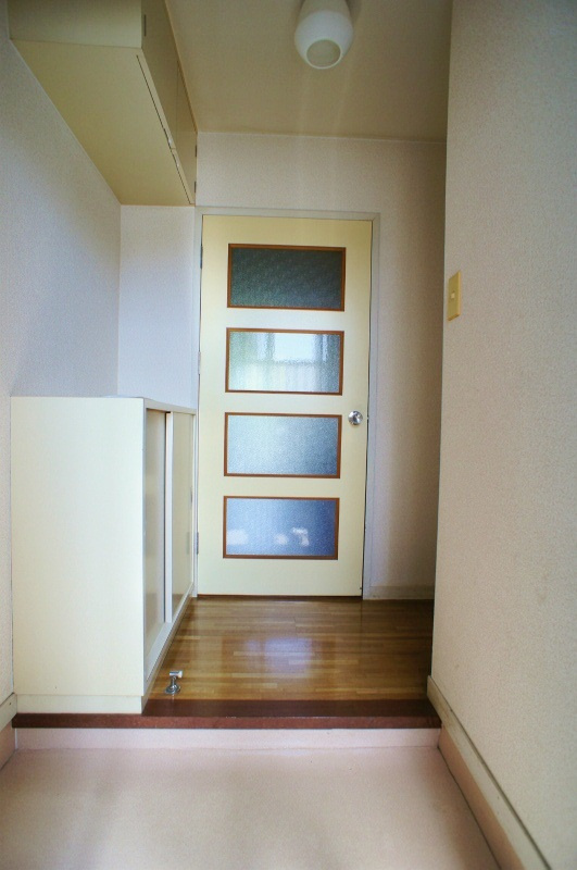 ドエル和泉【10,000円キャッシュバック対象物件】の玄関|落ち着いた玄関です