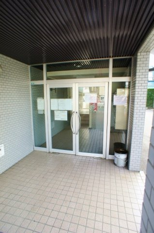 ドエル和泉【10,000円キャッシュバック対象物件】のロビー|清潔なロビーです