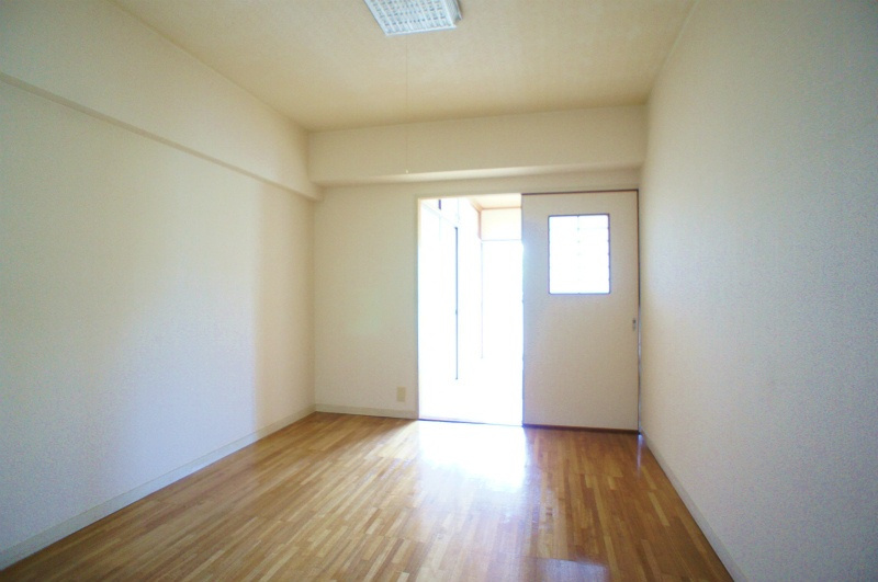 ドエル和泉【10,000円キャッシュバック対象物件】の寝室|開放的な寝室です