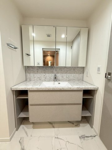 THE TOKYO TOWERS MID TOWERの独立洗面台