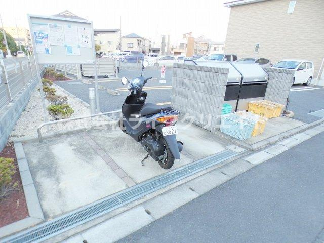 プレシャス19の駐車場