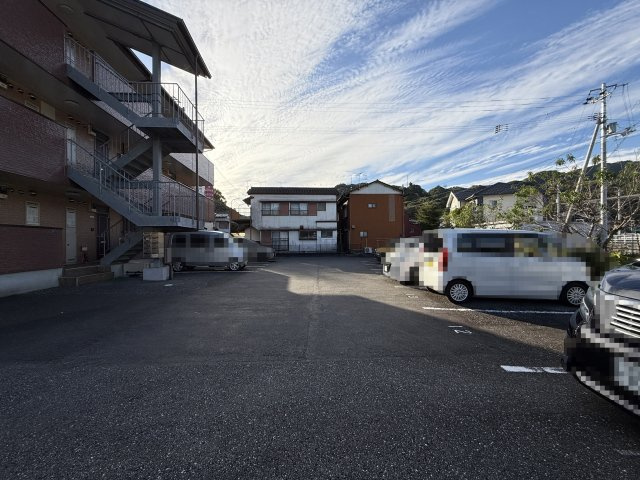 澤村マンションの駐車場