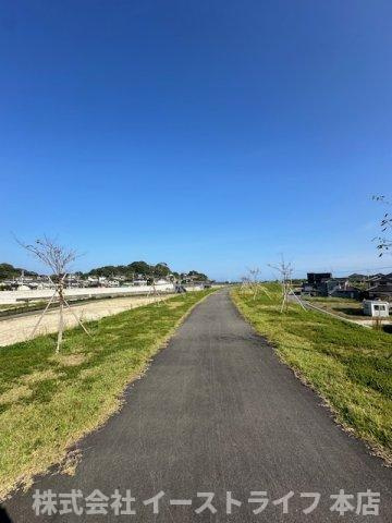 【新築戸建】　いわき市久之浜町1期の周辺|北側階段を上がったところの道路です。