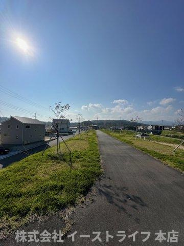 【新築戸建】　いわき市久之浜町1期の周辺|北側階段を上がったところの道路です。