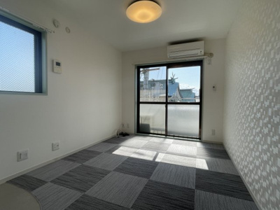 【寝室】 | ホワイトコート北口 | 広くて明るい寝室