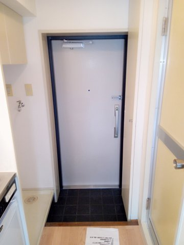川崎市多摩区中野島６丁目の賃貸マンションの玄関|別部屋参考
