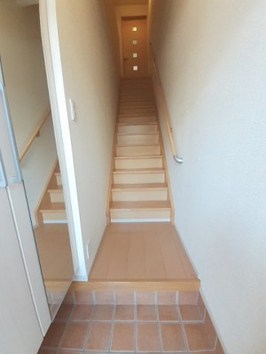 【玄関】 | プリムローズＨＢ | 収納もある玄関です