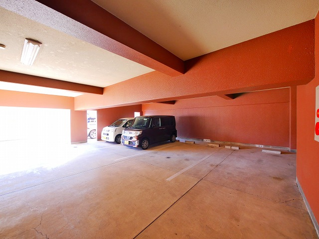 グレース大宮の駐車場