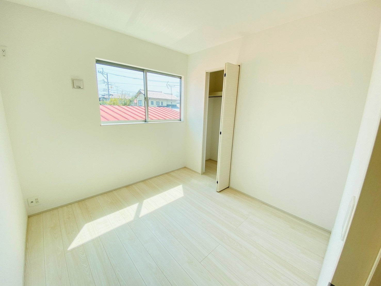 リナージュ／東区長嶺東第1期／２号棟の洋室