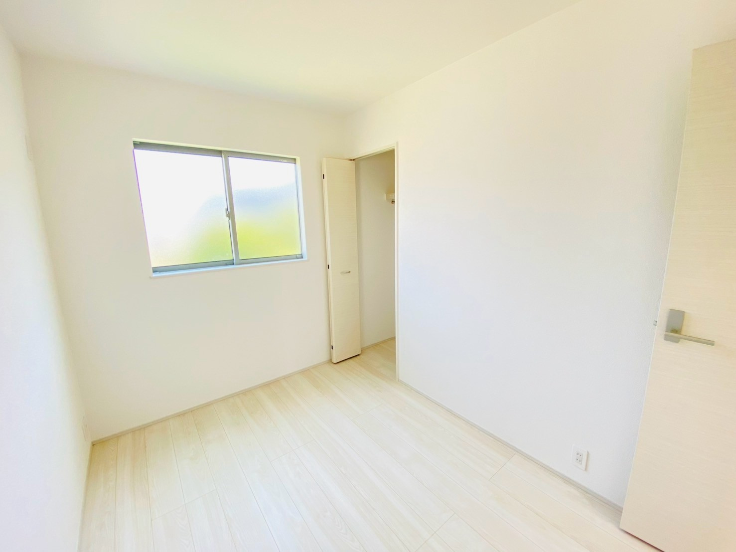 リナージュ／東区長嶺東第1期／２号棟の洋室